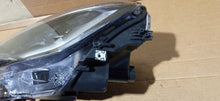 Laden Sie das Bild in den Galerie-Viewer, Frontscheinwerfer VW Taigo 2G7941005A LED Links Scheinwerfer Headlight