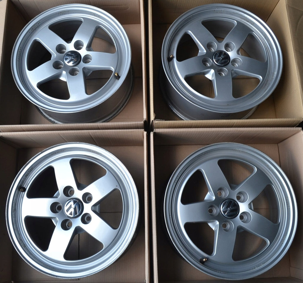 4x Alufelge 16 Zoll 7.0" 5x112 35ET Glanz Silber 8W0601025 Audi Rim Wheel