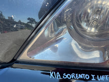 Laden Sie das Bild in den Galerie-Viewer, Frontscheinwerfer Kia Sorento I Links Scheinwerfer Headlight SCH6460870462ki