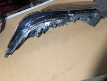 Laden Sie das Bild in den Galerie-Viewer, Frontscheinwerfer Toyota Corolla TUT706 Links Scheinwerfer Headlight SCH7396481525bk
