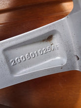 Load image into Gallery viewer, 1x Alufelge 16 Zoll 6.0" 5x100 45ET Glanz Silber 2G0601025AF VW I Rim Wheel FEL8025990609vs