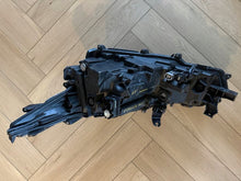 Load image into Gallery viewer, Frontscheinwerfer Toyota Corolla 81110-02 Rechts Scheinwerfer Headlight SCH4521390440ja