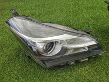 Load image into Gallery viewer, Frontscheinwerfer Toyota Yaris Ein Stück (Rechts oder Links) Headlight SCH8172574773ky