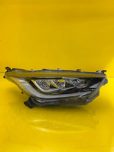 Laden Sie das Bild in den Galerie-Viewer, Frontscheinwerfer Toyota 4 Yaris LED Rechts Scheinwerfer Headlight SCH8366410913gb
