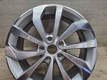 Laden Sie das Bild in den Galerie-Viewer, 1x Alufelge 17 Zoll 5x112 2GA601025AC VW T-Roc Rim Wheel FEL3115036017nr