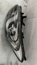 Load image into Gallery viewer, Frontscheinwerfer Hyundai I30 92101-A6080 Links Scheinwerfer Headlight