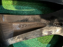 Load image into Gallery viewer, 1x Alufelge 19 Zoll 7.5&quot; 5x114.3 49 5ET 52910-2W195 Hyundai Santa Fe Rim Wheel