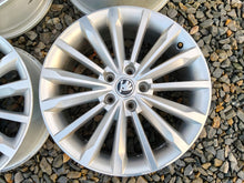 Laden Sie das Bild in den Galerie-Viewer, 4x Alufelge 18 Zoll 7.0" 5x112 43ET Glanz Silber 565601025E Skoda I Rim Wheel FEL9809448297fn