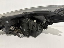 Laden Sie das Bild in den Galerie-Viewer, Frontscheinwerfer Toyota Yaris 0D-197 0D-198 0D-199 0D-200 III0D-197 LED Rechts SCH8453732592yv