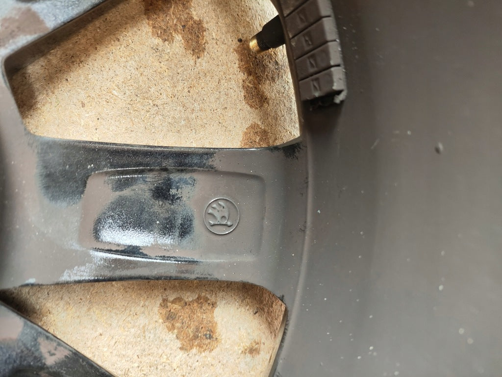 1x Alufelge 15 Zoll 5.5" 4x100 51ET Glanz Graphit 1ST601025 Skoda Citigo FEL8809693155iq