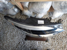 Laden Sie das Bild in den Galerie-Viewer, Frontscheinwerfer Renault Captur I 260107244R Full LED Rechts Headlight SCH3425308204qo