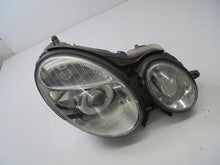 Laden Sie das Bild in den Galerie-Viewer, Frontscheinwerfer Mercedes-Benz W211 Rechts Scheinwerfer Headlight SCH9916068831zp
