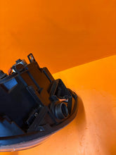 Laden Sie das Bild in den Galerie-Viewer, Frontscheinwerfer Seat Ibiza I 6J2941007 Xenon Links Scheinwerfer Headlight SCH3456498534qy