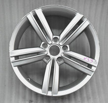Load image into Gallery viewer, 1x Alufelge 17 Zoll 7.0" 5x112 43ET 5GD601025H VW Passat B7 Tiguan Beetle FEL1491112674xa