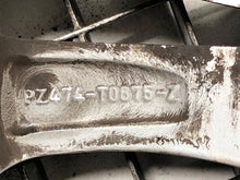 Laden Sie das Bild in den Galerie-Viewer, 1x Alufelge 16 Zoll 6.5&quot; 5x114.3 39ET Glanz Silber PZ474-T0675-Z Toyota