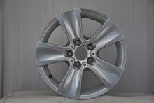 Laden Sie das Bild in den Galerie-Viewer, 1x Alufelge 17 Zoll 8.0" 5x120 30ET Glanz Silber 6790172 BMW 1 Rim Wheel FEL5669160011jt
