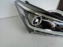 Laden Sie das Bild in den Galerie-Viewer, Frontscheinwerfer Hyundai Grand Santa Fe 92102-B8XXX LED Rechts Headlight