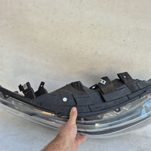 Laden Sie das Bild in den Galerie-Viewer, Frontscheinwerfer Iveco Daily IV 05802476871 Rechts Scheinwerfer Headlight SCH1138113436iy