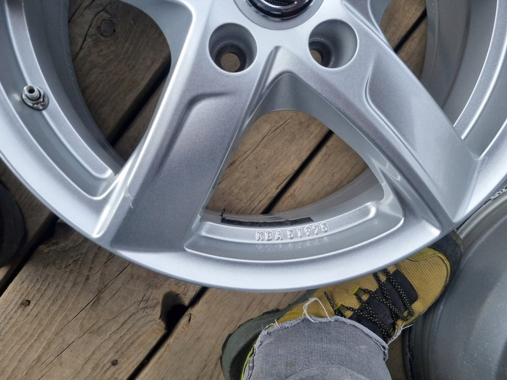 4x Alufelge 16 Zoll 6.5" 5x112 46ET Glanz KBA51975 VW Golf Rim Wheel FEL9944229779kg