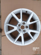 Load image into Gallery viewer, 1x Alufelge 18 Zoll 7.5&quot; 5x112 37ET Glanz Silber 4G0071498 Audi C7 Rim Wheel