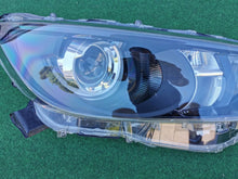 Laden Sie das Bild in den Galerie-Viewer, Frontscheinwerfer Toyota Yaris Rechts Scheinwerfer Headlight SCH1460371990ot