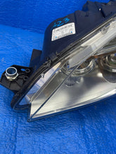 Laden Sie das Bild in den Galerie-Viewer, Frontscheinwerfer Mercedes-Benz W203 A2038205359 Links Scheinwerfer Headlight SCH3084412018as