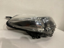Laden Sie das Bild in den Galerie-Viewer, Frontscheinwerfer Toyota Yaris Rechts Scheinwerfer Headlight