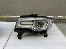 Laden Sie das Bild in den Galerie-Viewer, Frontscheinwerfer Jeep Grand Cherokee Wk2 68144709AE Rechts oder Links SCH9252837544bv