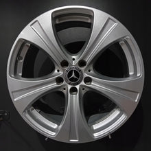 Laden Sie das Bild in den Galerie-Viewer, 1x Alufelge 18 Zoll 8.0" 5x112 38ET Glanz Silber A2534010800 Mercedes-Benz FEL8312680125yu