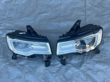 Laden Sie das Bild in den Galerie-Viewer, Frontscheinwerfer Jeep Grand Cherokee Wk2 T77621B Ein Satz Headlight SCH1500711704co