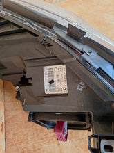 Laden Sie das Bild in den Galerie-Viewer, Frontscheinwerfer Mercedes-Benz W246 A2468207161 Xenon Links Headlight SCH2580841513mv