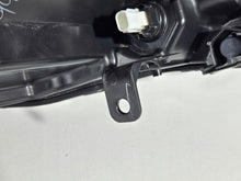 Laden Sie das Bild in den Galerie-Viewer, Frontscheinwerfer Toyota Aygo X Full LED Links Scheinwerfer Headlight SCH8686380825ry