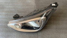 Laden Sie das Bild in den Galerie-Viewer, Frontscheinwerfer Hyundai I10 92101-B9000 Links Scheinwerfer Headlight