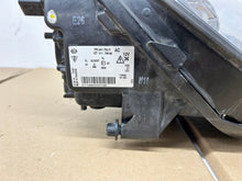 Load image into Gallery viewer, Frontscheinwerfer Porsche Cayenne 7P5941752H Xenon Rechts Scheinwerfer Headlight SCH1041833903jt