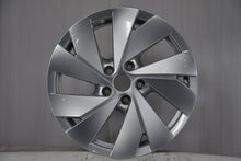 Load image into Gallery viewer, 1x Alufelge 17 Zoll 7.0" 5x112 40ET Glanz Silber VW Rim Wheel FEL5521989960bz