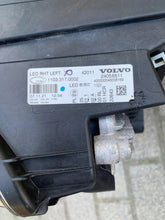 Laden Sie das Bild in den Galerie-Viewer, Frontscheinwerfer Volvo 24056511 LED Links Scheinwerfer Headlight SCH9493150253jd