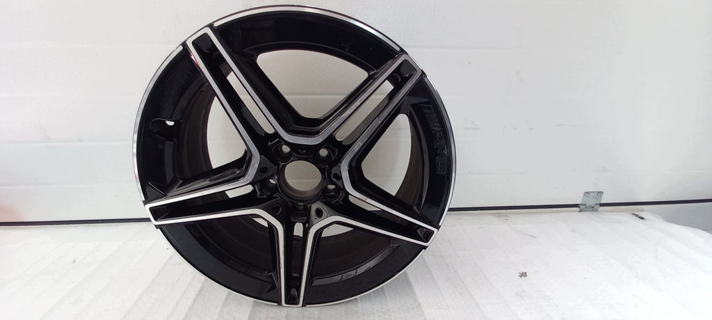 1x Alufelge 19 Zoll 7.5" 5x112 A2474011500 Audi Glb Gla Amg Rim Wheel FEL9756161345vz