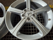 Laden Sie das Bild in den Galerie-Viewer, 4x Alufelge 17 Zoll 6.5" 5x112 44ET Glanz Silber A1774011200 Mercedes-Benz Cla FEL2266053302rg