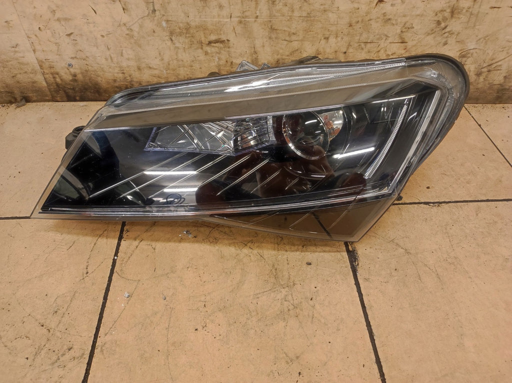 Frontscheinwerfer Skoda Superb III 3V1941017B Xenon Links Scheinwerfer Headlight