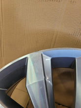Laden Sie das Bild in den Galerie-Viewer, 1x Alufelge 17 Zoll 7.0" 5x112 45ET 2GA601025P VW T-Roc I Rim Wheel FEL5804595318sc