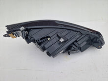 Laden Sie das Bild in den Galerie-Viewer, Frontscheinwerfer VW Golf VIII I 5H1941005 LED Ein Stück (Rechts oder Links) SCH8730083015eq