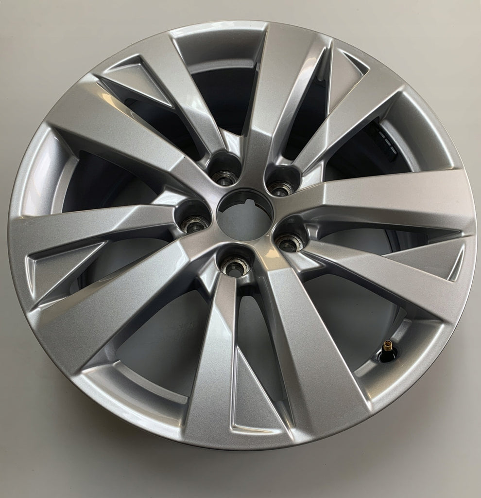 1x Alufelge 17 Zoll 7.0" 5x108 42ET Glanz Silber 9809687177 Peugeot 5008 FEL7060973194nt