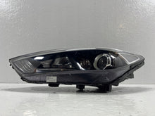 Laden Sie das Bild in den Galerie-Viewer, Frontscheinwerfer Hyundai Tucson 92101-D7100 Links Scheinwerfer Headlight SCH8881361179cq