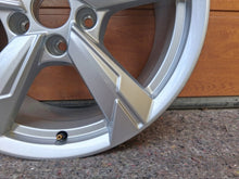 Laden Sie das Bild in den Galerie-Viewer, 1x Alufelge 18 Zoll 8.0" 5x112 39ET Glanz Silber 4K0601025D Audi A6 C8 Rim Wheel FEL8776547430db