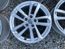 Laden Sie das Bild in den Galerie-Viewer, 4x Alufelge 17 Zoll 6.5" 5x112 43ET Glanz Silber 8Y0601025L Audi A6 A4 Rim Wheel FEL3782394845xt