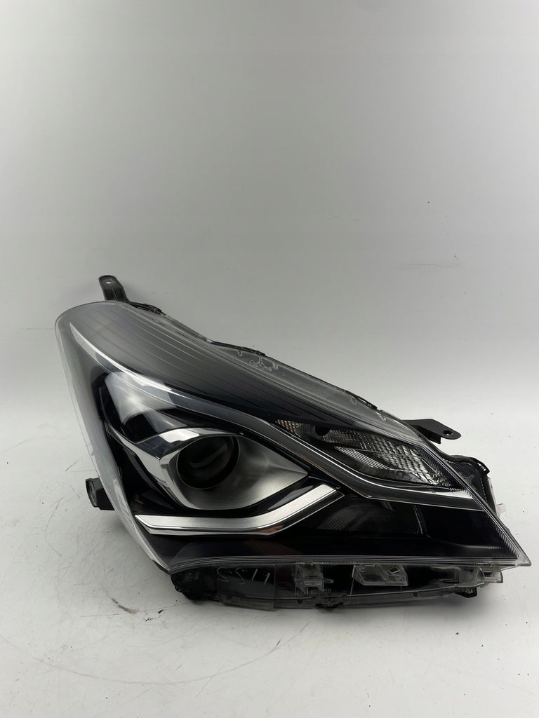Frontscheinwerfer Toyota Yaris Rechts Scheinwerfer Headlight SCH1505927535oh