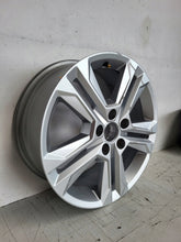 Laden Sie das Bild in den Galerie-Viewer, 1x Alufelge 17 Zoll 7.0&quot; 5x112 45ET Glanz 81A601025AJ Audi Q2 Rim Wheel