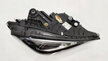 Laden Sie das Bild in den Galerie-Viewer, Frontscheinwerfer Mercedes-Benz W206 A2069063003 Rechts Scheinwerfer Headlight SCH2384448640xr