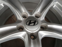 Laden Sie das Bild in den Galerie-Viewer, 1x Alufelge 17 Zoll 7.0&quot; 5x114.3 45ET Silber KH04-7017 Hyundai Tucson Rim Wheel