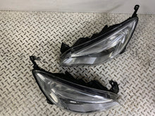 Load image into Gallery viewer, Frontscheinwerfer Opel Astra 13253646 13253647 Ein Satz Scheinwerfer Headlight SCH6348562272lu